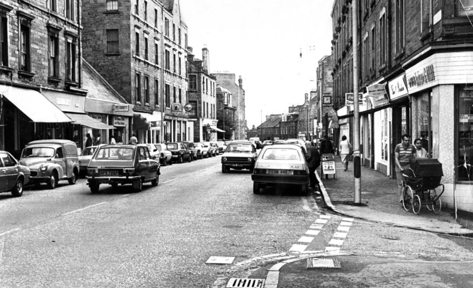 cars and pedestrians in a shot of Perth Road in Dundee's West End