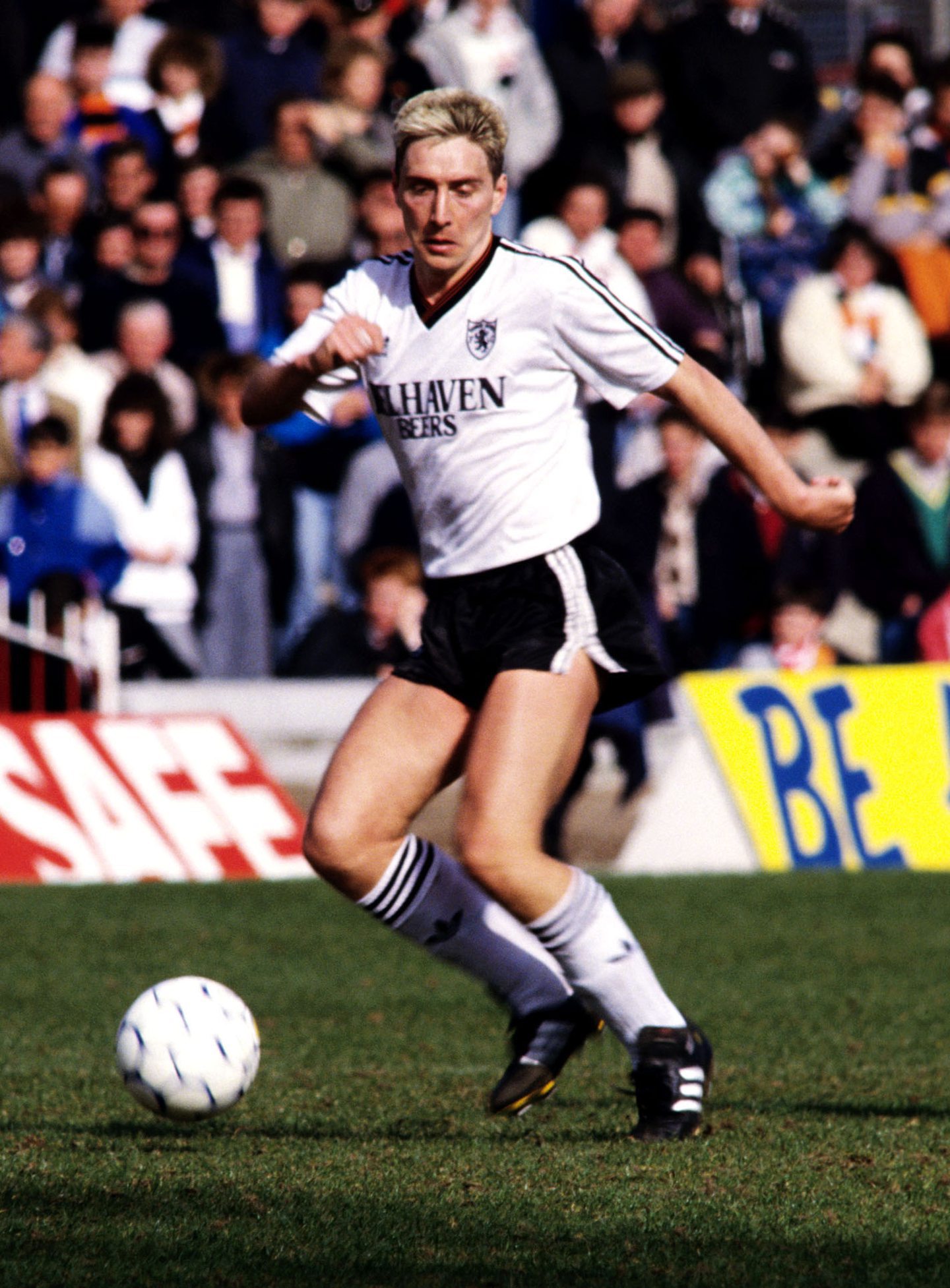 Jim McInally in action for United in April 1988