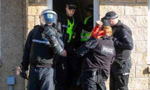 Police during the raid on Tern Road in Dunfermline. Image: Kenny Smith/DC Thomson