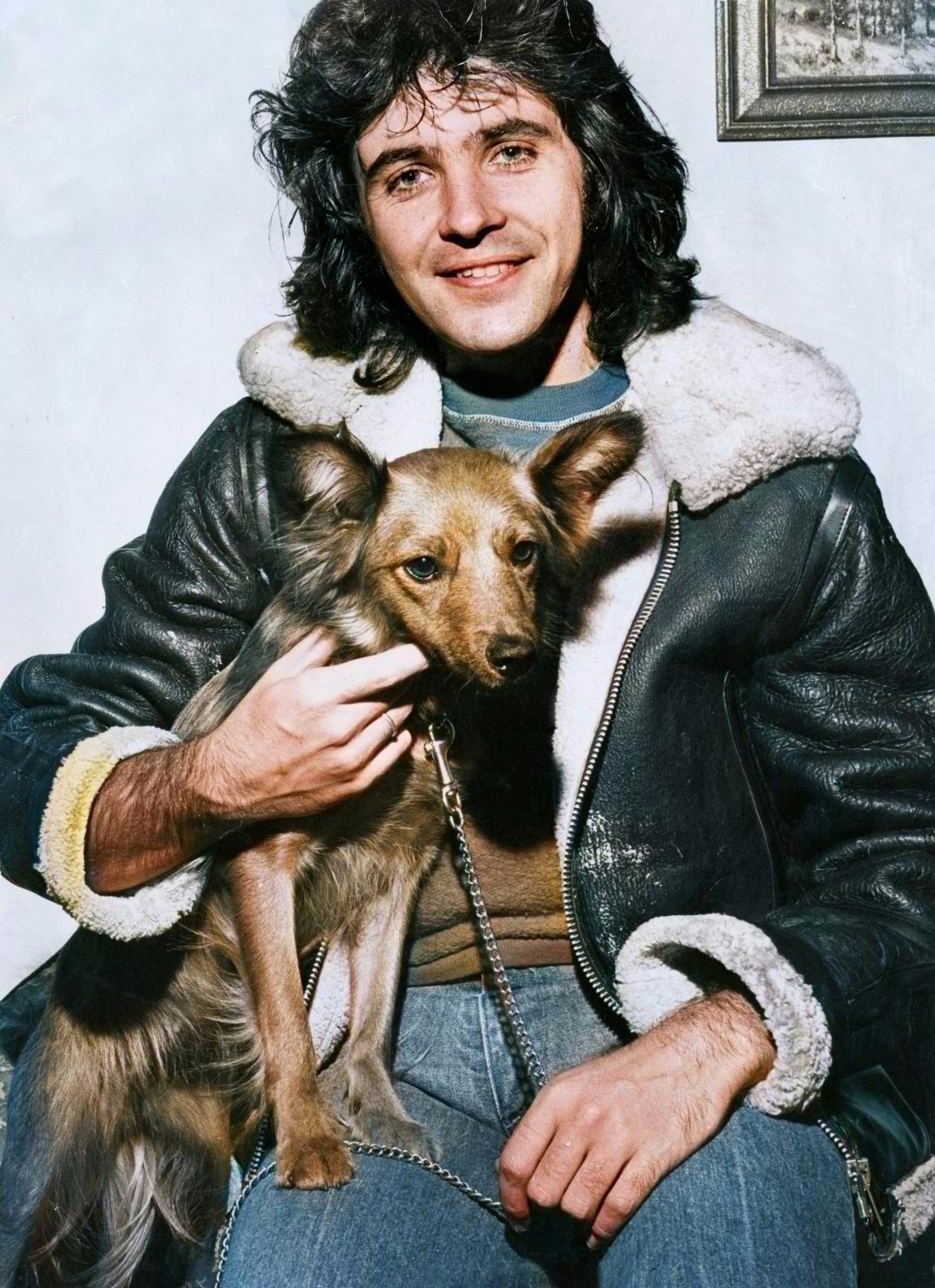 David Essex backstage in Dundee in 1975, pictured holding a dog