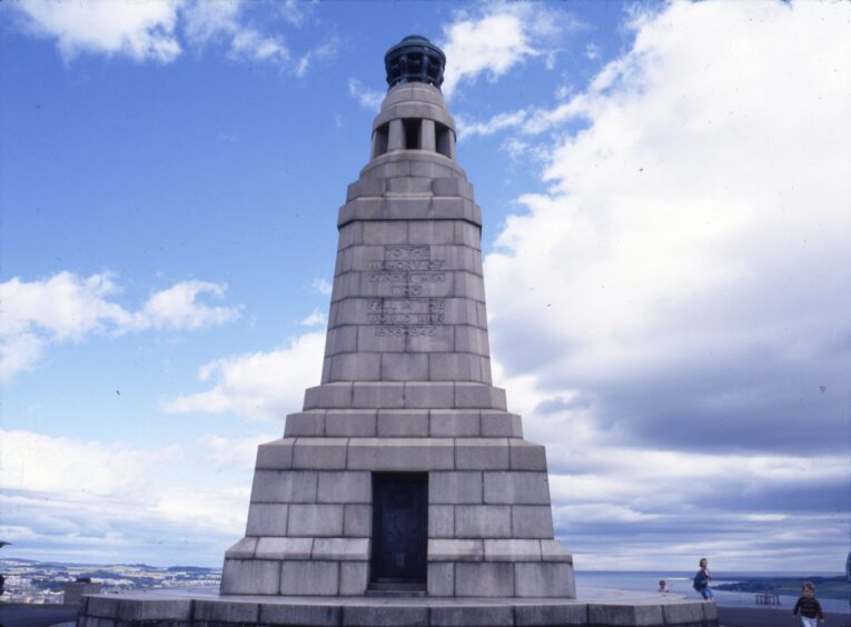 A family walking past the Law war memorial in 1987.