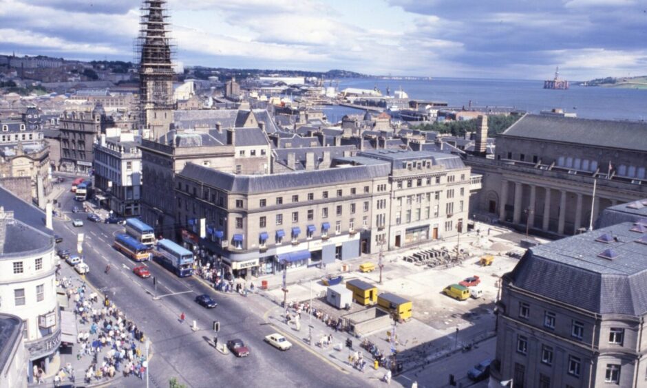 an aerial shot showing Dundee city centre in 1987 with the River Tay in the distance