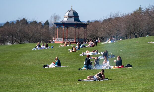 Dundee is set to enjoy sunny weather this weekend. Image: Kim Cessford/DC Thomson