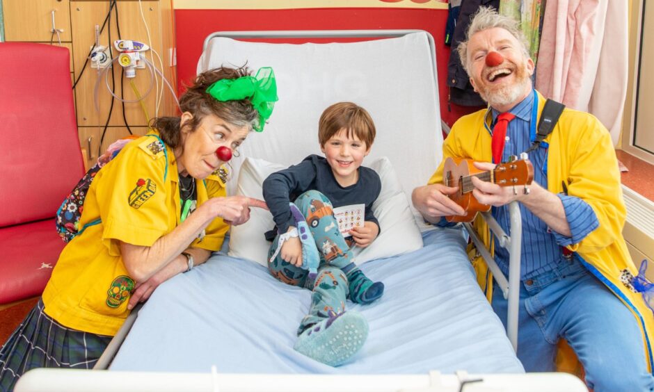 Dr McFlea and Dr CousCous entertain Fergus, age 4, at Ninewells Hospital after he had his tonsils removed. Image: Steve Brown/DC Thomson