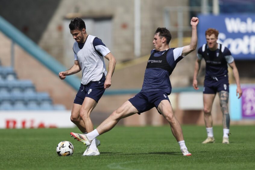 Scott Fraser in training takes on Josh Mulligan. Image: David Young