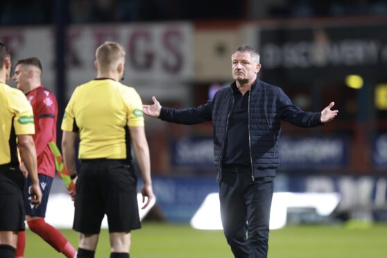 Tony Docherty meets the referee team after the final whistle. Image: David Young/Action Plus/Shutterstock