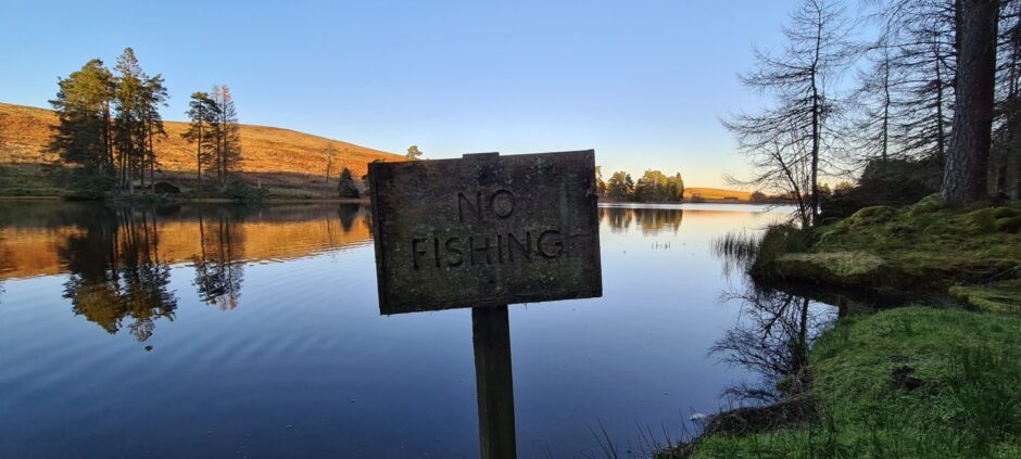 No fishing sign with loch behind