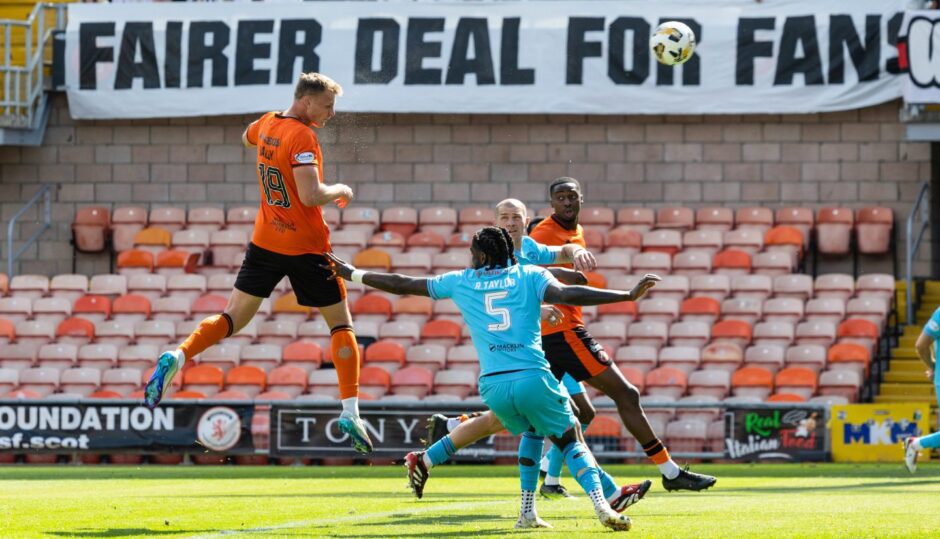 Sam Dalby passes up a great opportunity to break the deadlock against St Mirren.