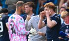 Simon Murray points to his temples in conversation with Dundee team-mate Trevor Carson.
