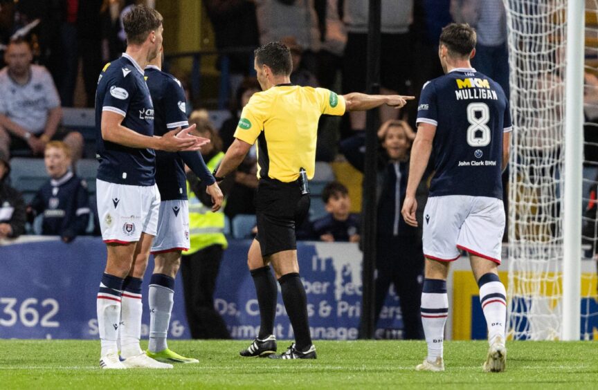 Referee Nick Walsh points to the spot to Dundee's dismay. Image: Ross Parker/SNS