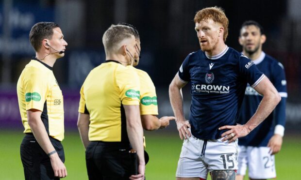 Simon Murray remonstrates with referee Nick Walsh after the late, late penalty decision denied victory. Image:Ross Parker/SNS