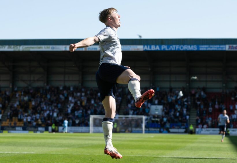 Lyall Cameron's final touch as a Dundee player saw him find the net from the penalty spot. Image: Paul Devlin/SNS