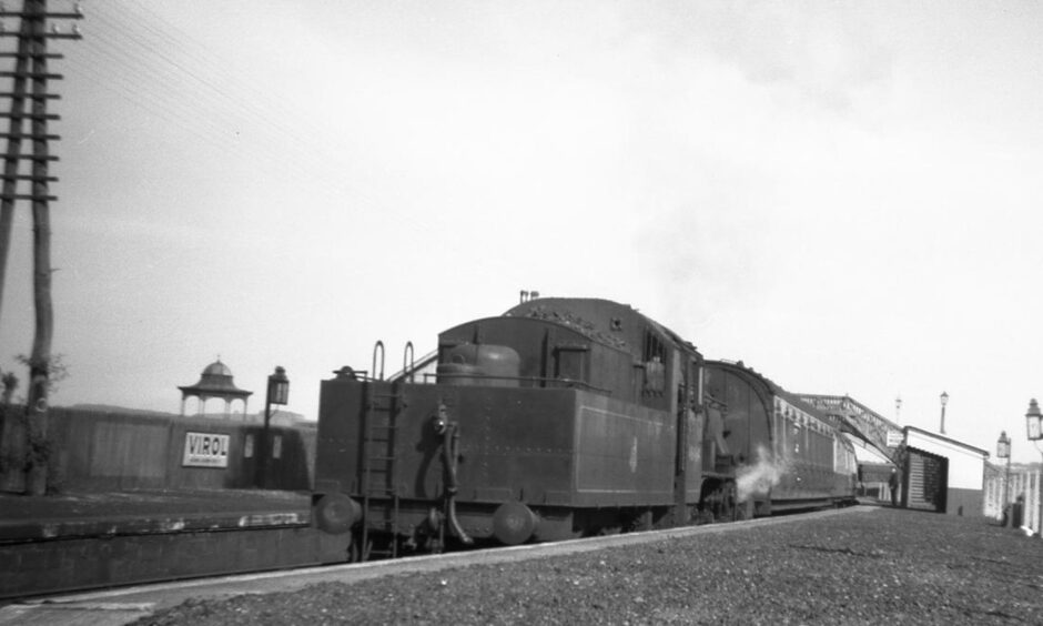 Carmyllie Pilot at Magdalen Green Station in Dundee