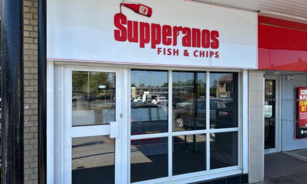 A new chip shop, Supperanos has opened on Happyhillock Road, Dundee.