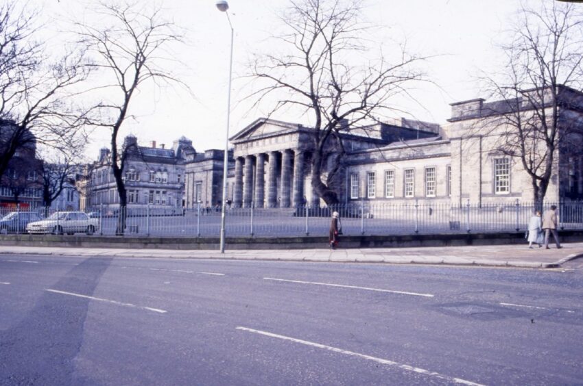 a colour picture of the exterior of Dundee High School in 1987.