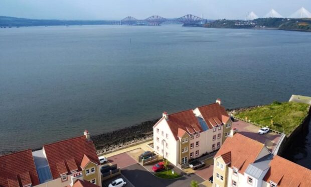 Dalgety Bay penthouse flat with spectacular views across the Firth of Forth.