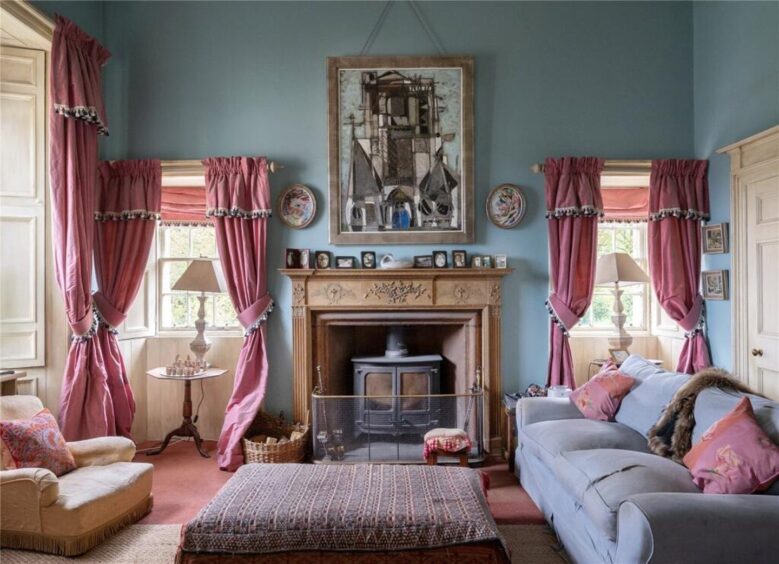 The drawing room.