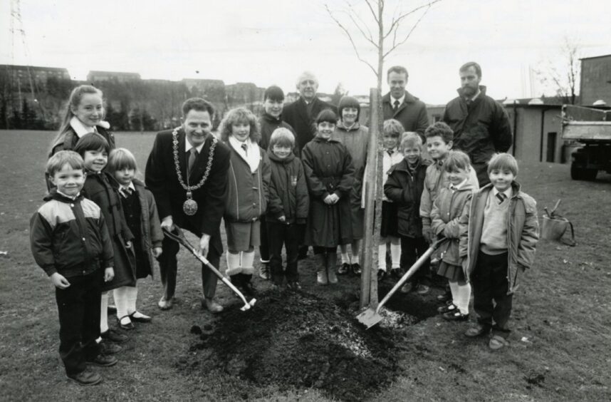 Lord Provost Tom Mitchell is seen with a group of kids and staff from Charleston Primary as he helped to plant four trees in the school grounds.