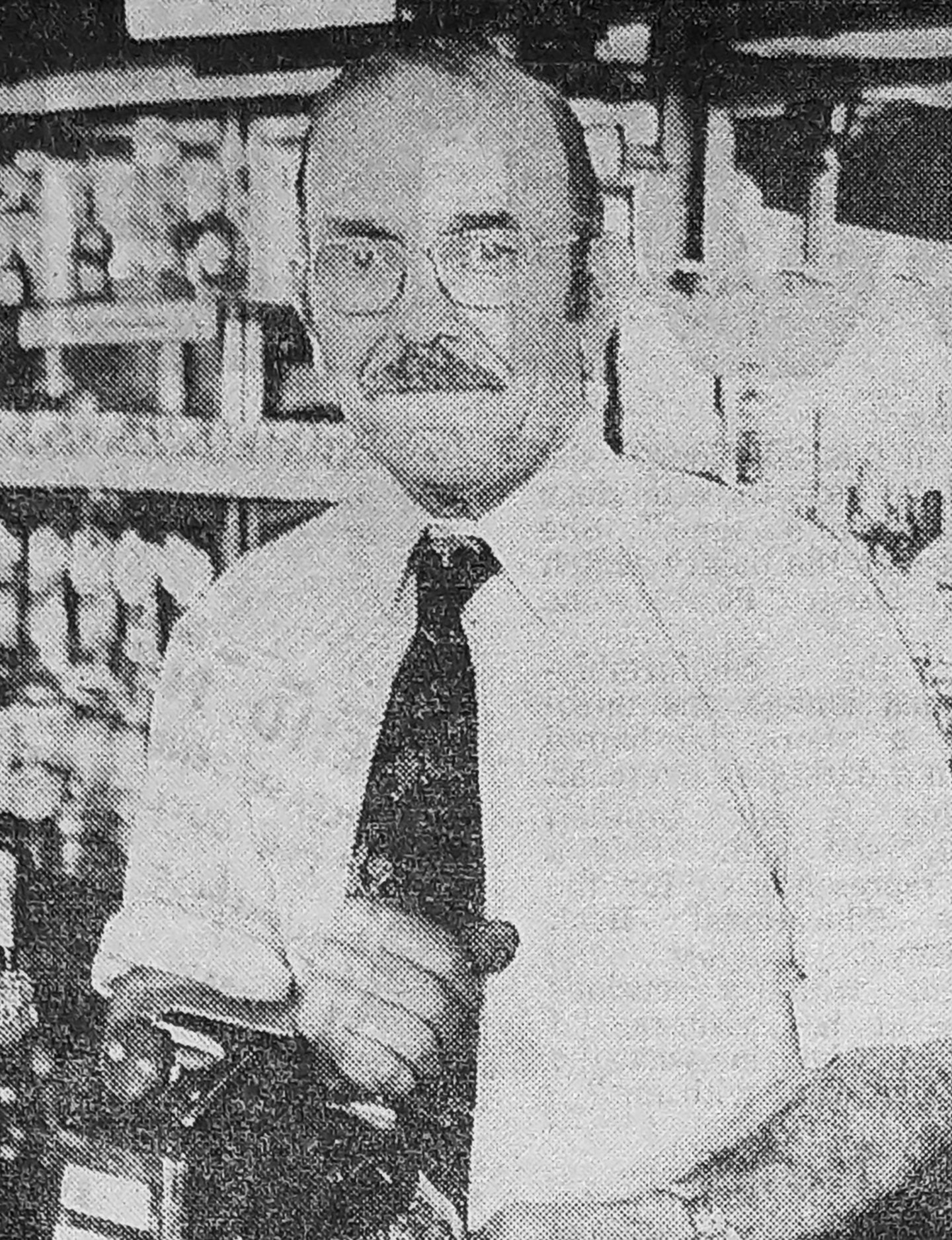  Dundee pub landlord John McKenzie pulling a pint