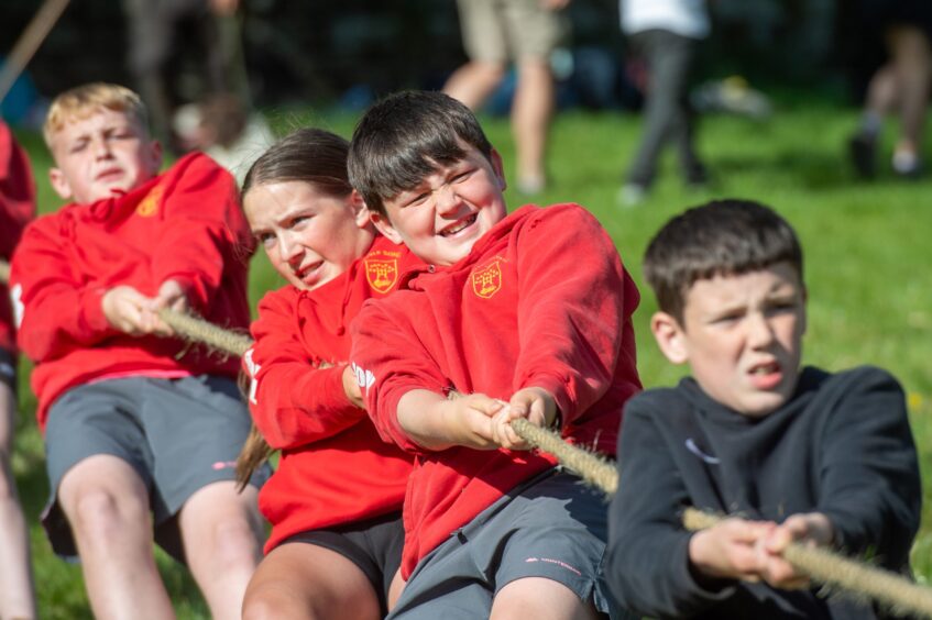 Angus schools tug o' war at Glamis Castle.