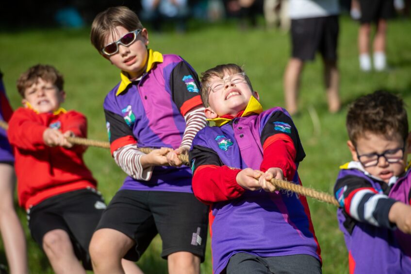 Angus schools tug o' war at Glamis Castle.