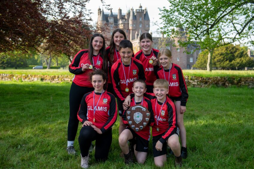 Angus schools tug o' war at Glamis Castle.