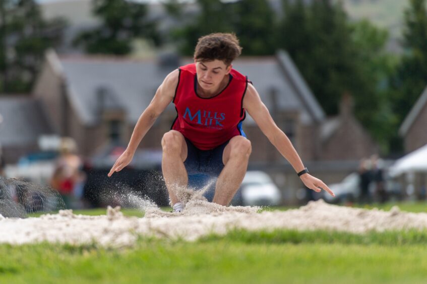 Stuart Whiteford lands after a jump