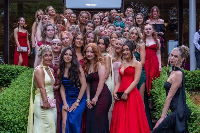 The glamorous girls at the event.