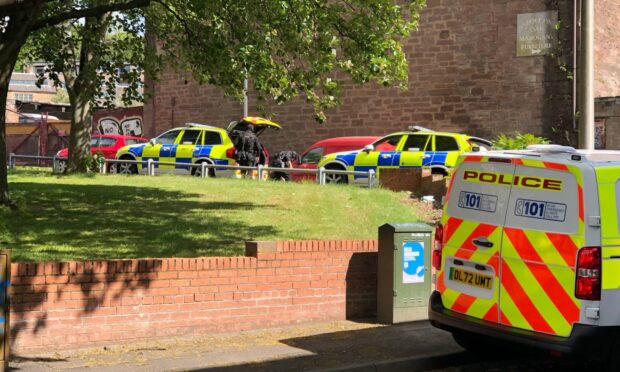Armed police were called to Polepark Road, Dundee. Image: James Simpson/DC Thomson
