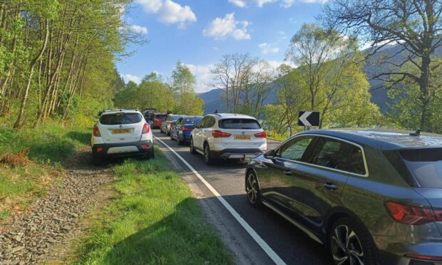 To go with story by Laura Devlin. Traffic at standstill on A84 next to Loch Lubnaig Picture shows; Traffic at standstill on A84 next to Loch Lubnaig. A84. Supplied by Stephen Eighteen  Date; Unknown