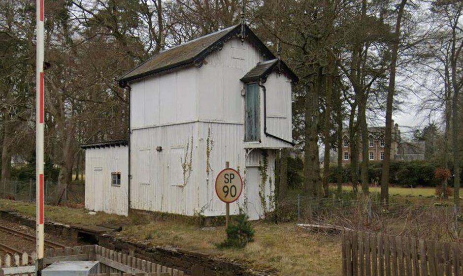 Railway signal box at Station Road, Murthly.