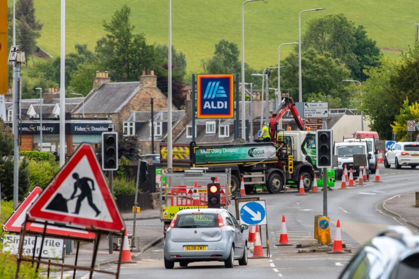 Temporary traffic lights are causing tailbacks in Cupar