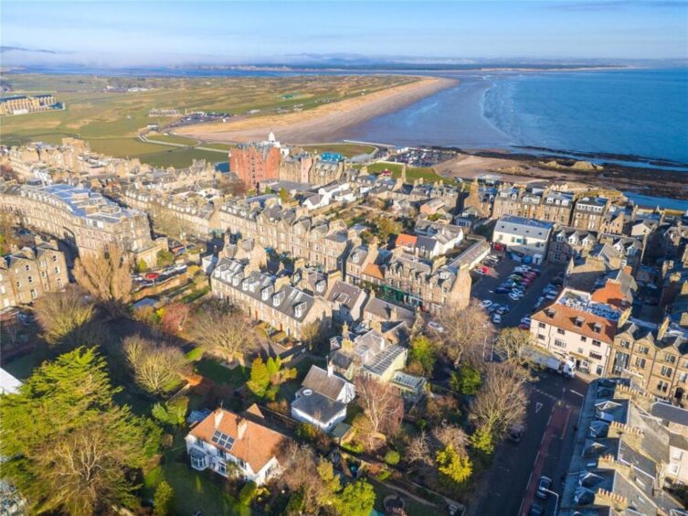 The 6-bed home is just a short walk from the world famous Old Course. 