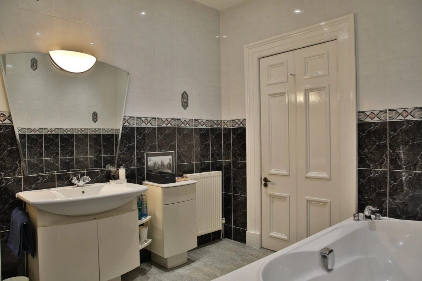 Family bathroom.