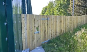 The public can no longer use the path to reach the River Forth. Image: Alex Watson/DC Thomson