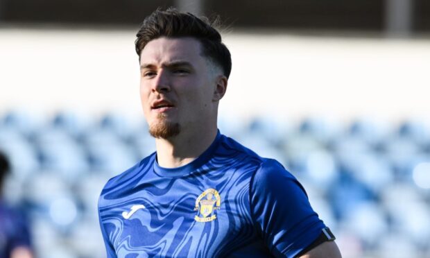 Morgan Boyes warming up for Morton.