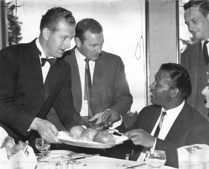 Sugar Ray Robinson gets a taste of haggis.