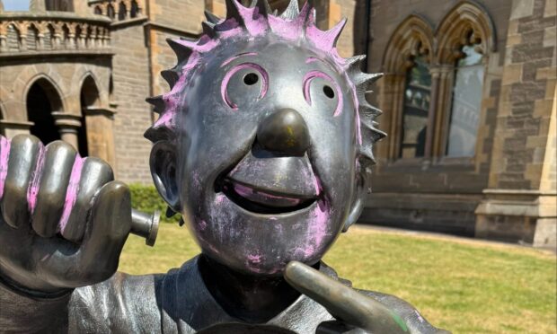 Pink paint has been used to vandalise an Oor Wullie statue in Dundee City Centre. Image: Logan Hutchison/DC Thomson