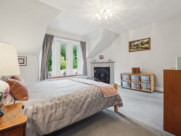 A bedroom at Tigh-na-Traigh.