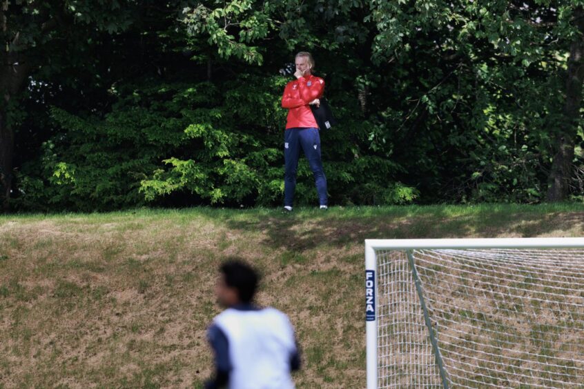 Steven Pressley gets a better vantage point at training. Image: David Young