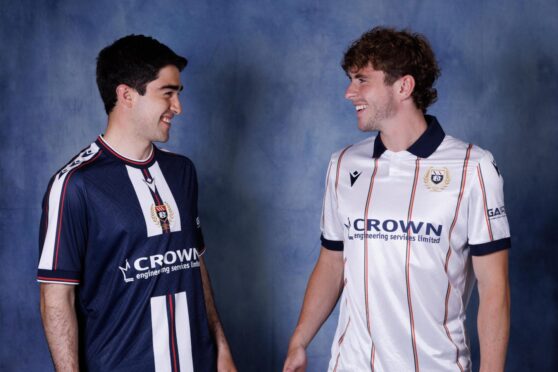 Cesar Garza and Fin Robertson show off Dundee's new home and away tops. Image: David Youngv