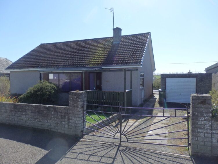 34 Highfield Place, Birkhill