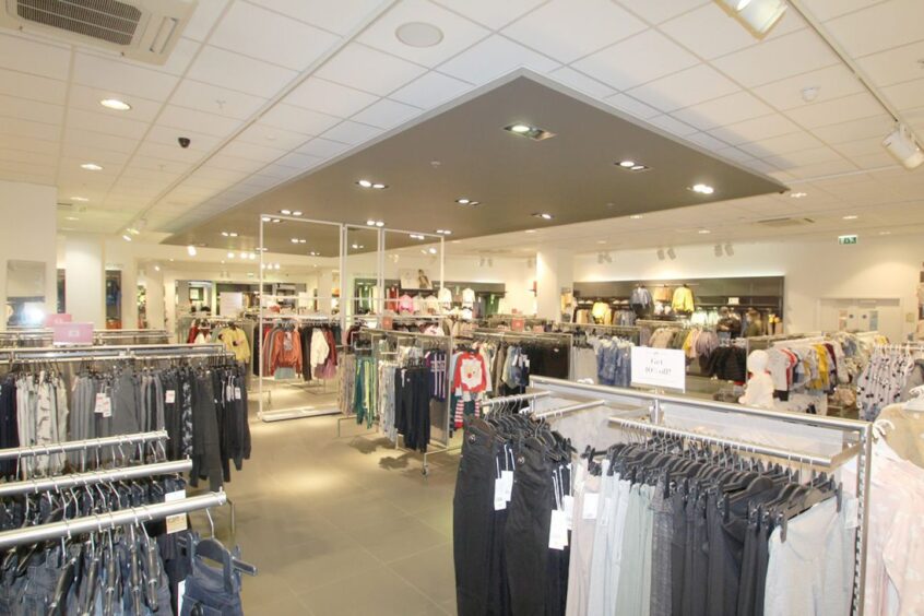 The H&M Stirling store will go to auction