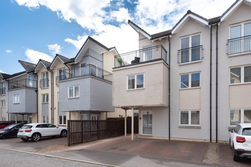 74 Clement Park Place, Dundee