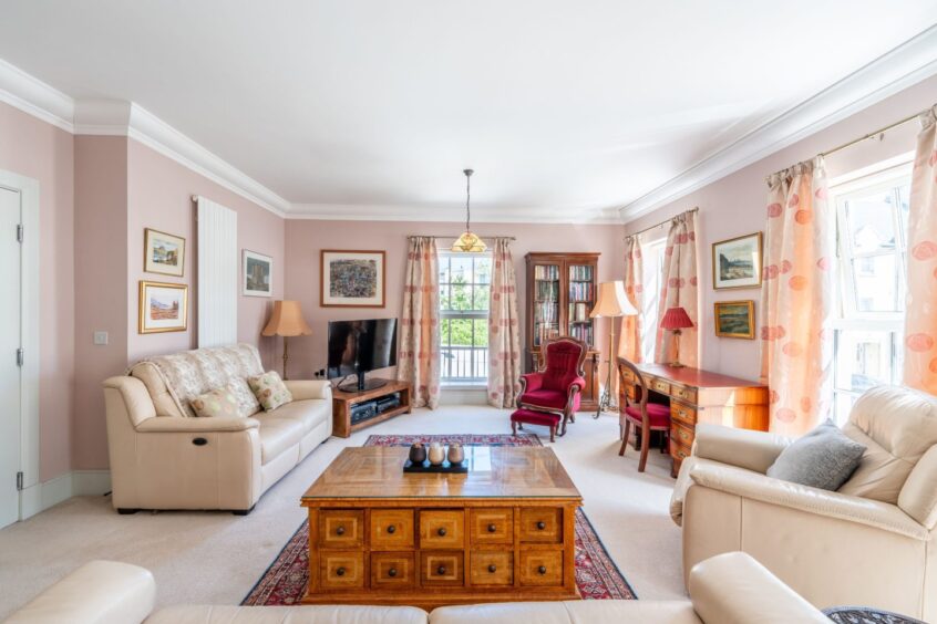 Another view of the living room. Image: Rettie.