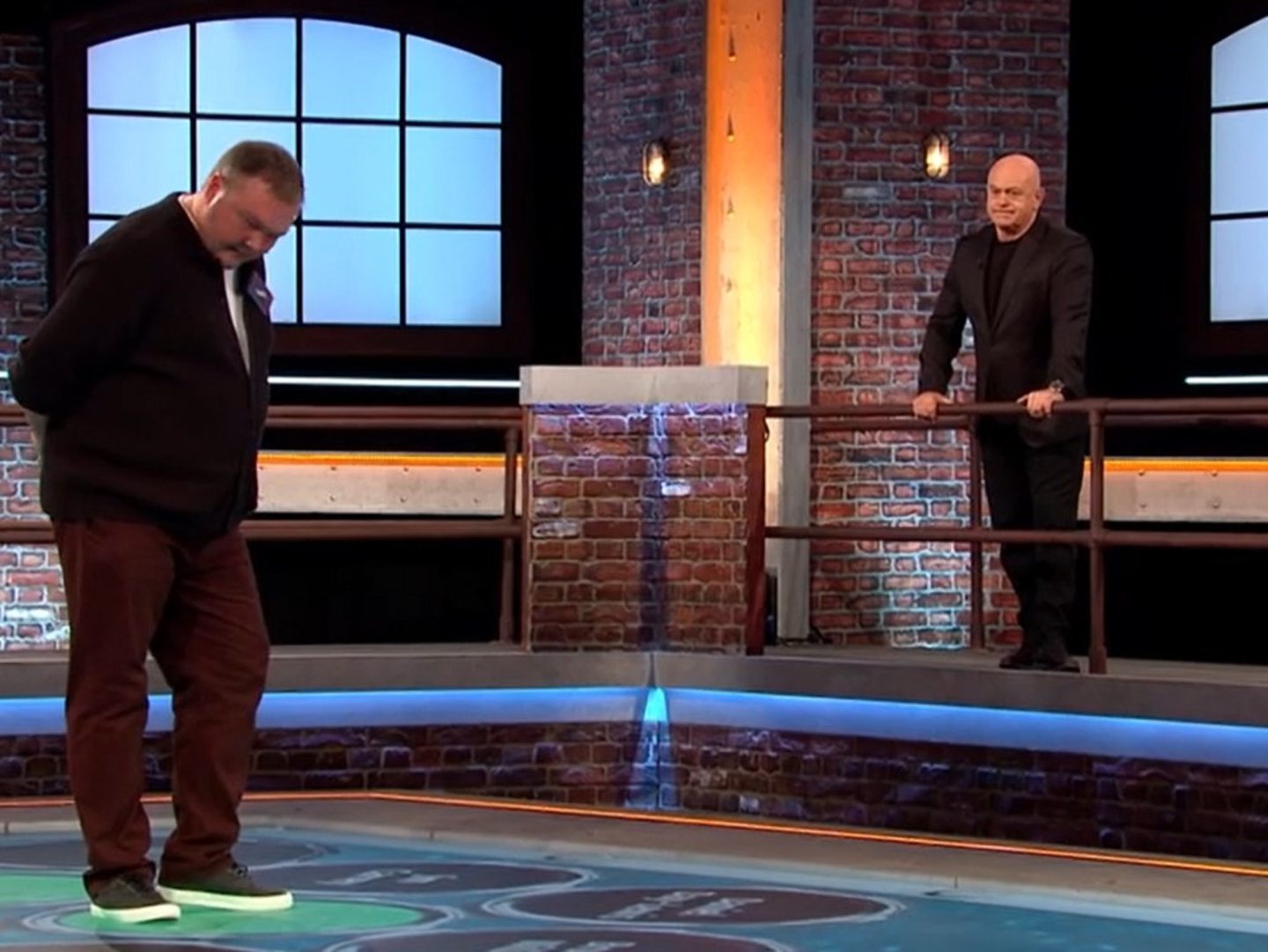 Craig contemplates his answer as Ross Kemp looks on.