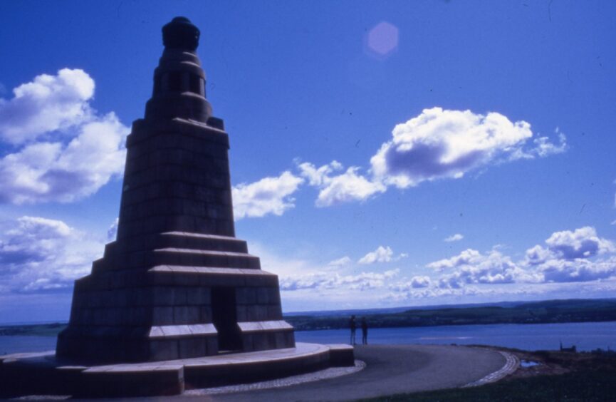 The war memorial at the top of Dundee Law, with the River Tay and the Fife coast in the distance.