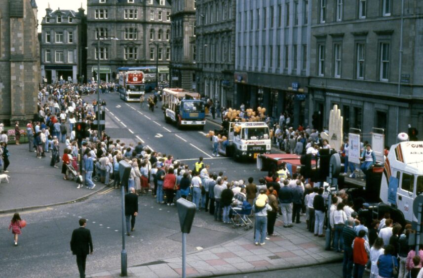 A huge crowd watch the Dundee Festival procession.