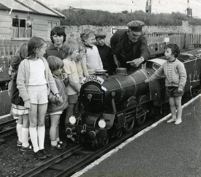 Matthew Kerr points out details of his locomotive in July 1974.