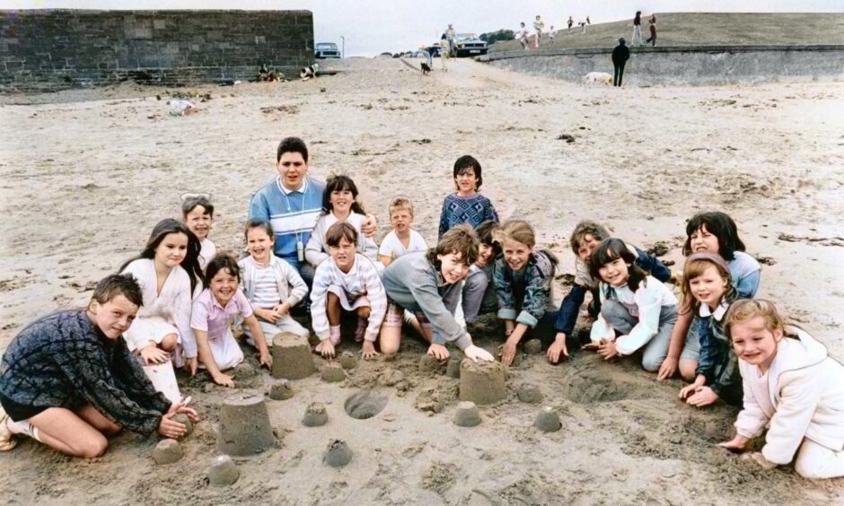 Children building sandcastles on Broughty Ferry beach in July 1987.